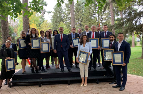 Ceremonial presentation of the certificate of fraud examiners at the USA residence 